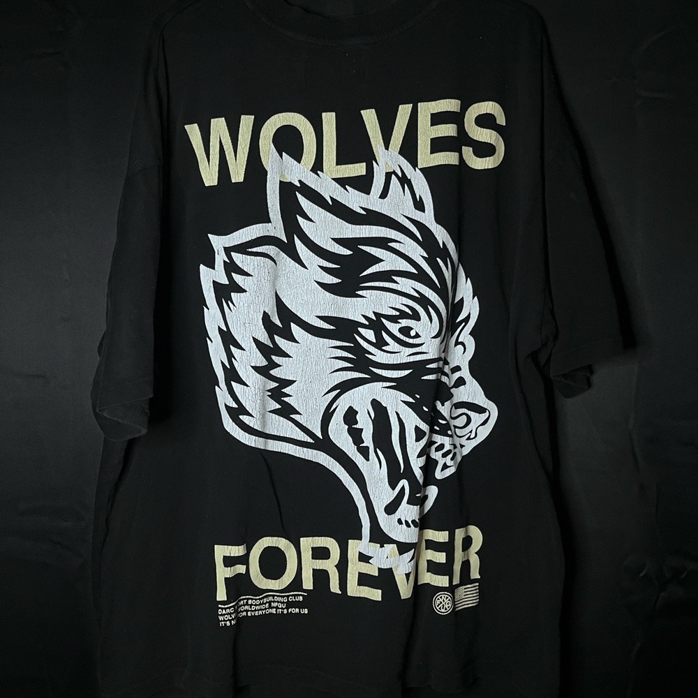 Wolves Forever Graphic T-Shirt